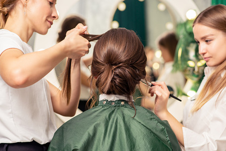 Neue Seminare im Fachbereich Friseur: Perfektion für Brautfrisuren und Airbrush Make-up